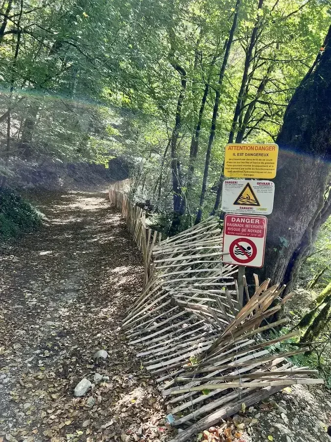 Circuit Albanais gravel - chemin forestier danger Albanais
